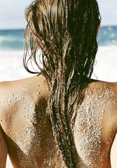 Wet beachy hair with sand 